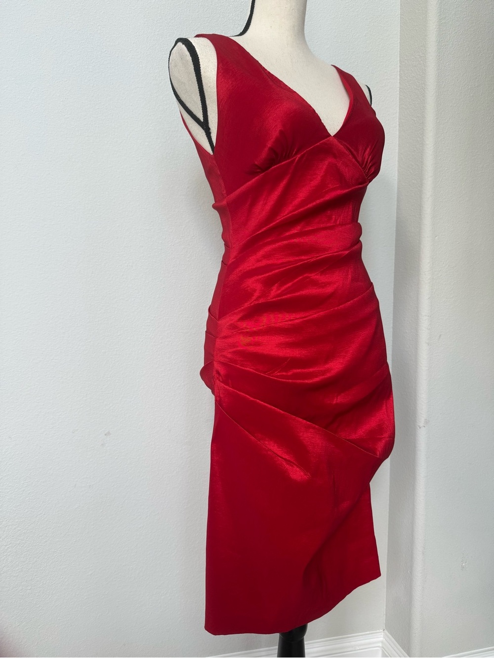 Cache Red V-Neck Sleeveless Satin Bodycon Dress - Picture 3 of 12